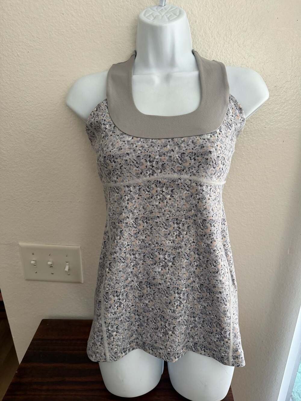 Lululemon Scoop Neck Tank *Luon Floral Gray Pink Racerback
